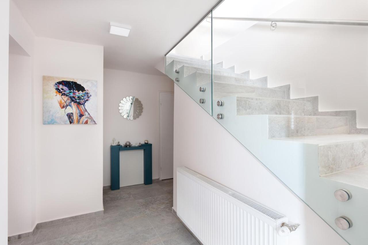 Trend Apartmanhaz -Vizslas Luaran gambar